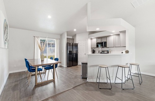 Nampa House | The Mulberry Haven- a Peaceful Modern Getaway. Family Friendly!