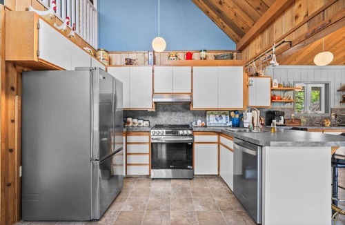 Calgary House | The Nest - Retro Cabin w/Sauna