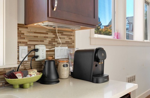 Seattle Metro Area Villa | The Orcas Parkside, Near Stadium