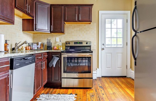 Victorian Village House | The Parkside by Jungle House – Short North Boutique Suites