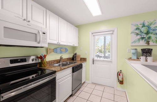 Truman Annex Condo | THE PELICAN PEARL ~ Charming 2 BR/1 Ba Condo in Truman Annex!
