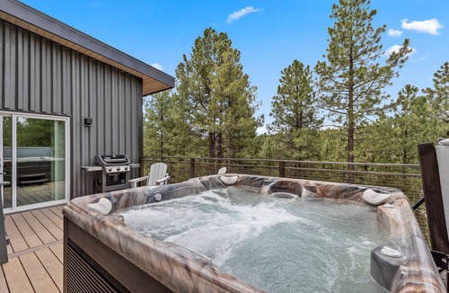 Switzer Mesa House | "The Ponderosa"-Gathering Tree's Deluxe Group Stay with private KING suites