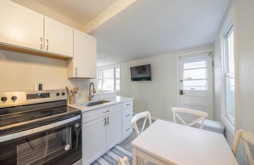 Wildwood Cottage | The Postal Cottage 2BR/1BA Wildwood 2 Blocks to Beach and Boards