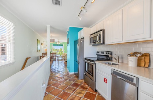 Truman Annex Condo | THE QUARTERDECK ~ Colorful & Comfy 2nd Floor 2Ba/1Ba Shipyard Unit!
