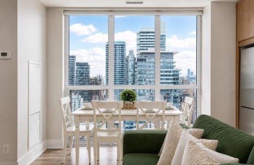 Toronto Entertainment District Apartment | The Ritz Suites - Downtown Toronto - CN Tower & Rogers Centre