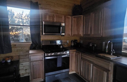 Apple Valley Cabin | The Rocky Mountain Mountain Cabin: Charming 2-bedroom cabin in Apple Valley