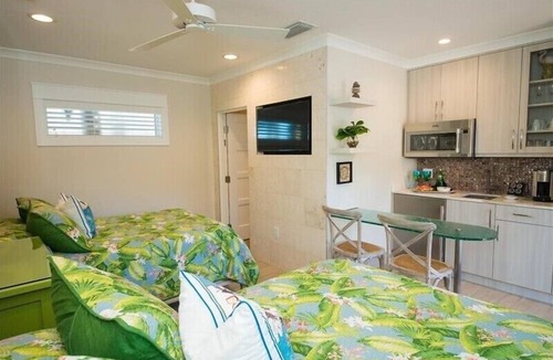 Anna Maria Resort | The Rod and Reel Resort-Suite 7