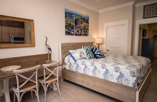 Anna Maria Resort | The Rod and Reel Resort-Suite 2
