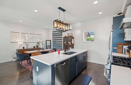 Columbia City House | The Rooftop - Columbia City Retreat Free Parking + EV Charger