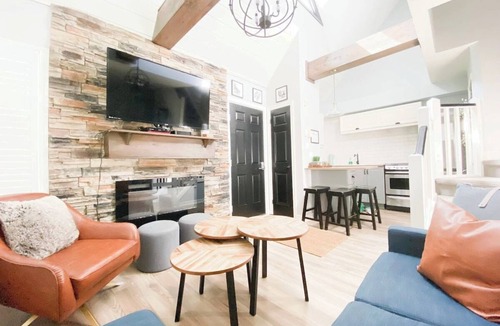 Craigleith Apartment | The Rustic Loft at Blue
