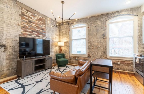 Frankfort Apartment | The Saint Clair