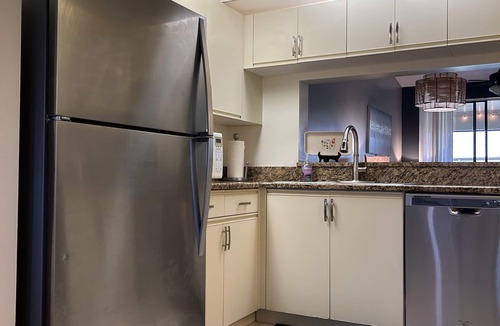 South Bradenton Condo | "The Salty Sugaree"-6 miles to beach, 1 mile to IMG, & multiple resort pools!