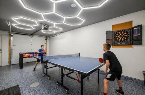 Springbank Hill House | The Staycation Getaway with Table Tennis, Darts, Ravine View and More