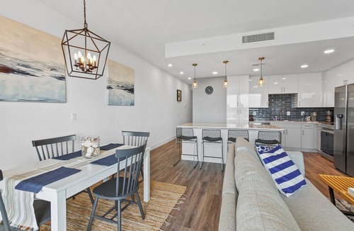 North Trail Condo | The Strand 521 - Luxury Top-Floor Suite - Breathtaking Bay Views - Pool & Spa