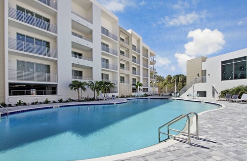 North Trail Condo | The Strand 521 - Luxury Top-Floor Suite - Breathtaking Bay Views - Pool & Spa