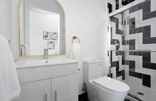Golden Square Mile Apartment | The Suites | Downtown Montreal