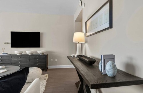 Radnor - Fort Myer Heights Apartment | The Sutton - Modern 1BR Apartment near Rosslyn Metro with Free Parking