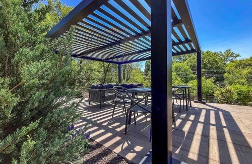 Radnor - Fort Myer Heights Apartment | The Sutton - Modern 1BR Apartment near Rosslyn Metro with Free Parking