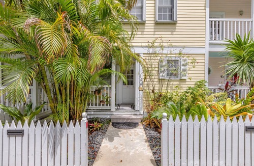 Truman Annex Condo | THE SWEET LIFE ~ Charming First Floor 2 BR/1 Ba Condo w/Community Pool!