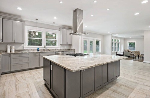 Baileys Crossroads House | The Ultimate Luxury | Yard | Jacuzzi | Garage