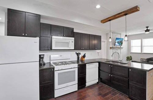West Columbus House | The Urban Roost - 2 BR 2 Bath 4 Beds