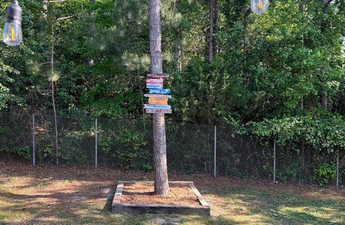Spring Lake House | The Waypoint, 4BR/7Beds/2.5Bath Travel Themed Vacation Home adjacent to FT Bragg