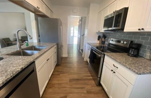 Gahanna House | The Wittenberg Getaway - 5 BR 2 Bath