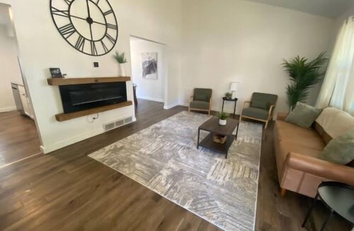 Gahanna House | The Wittenberg Getaway - 5 BR 2 Bath