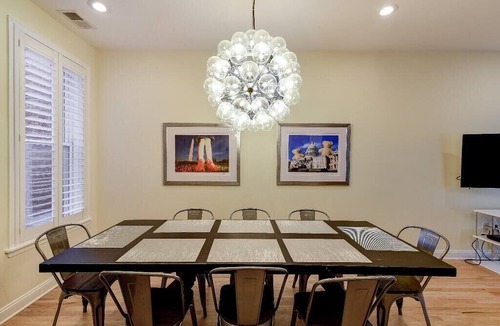 Near Northeast House | This house is a 3 bedroom(s), 2.5 bathrooms, located in Washington, DC.