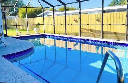 Southgate House | This nice house is located close in a nice and safe neighborhoods and 15