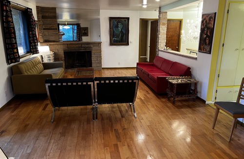 Broadview House | Three Bedroom Two bathroom house with big yards