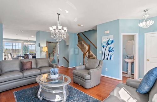Bristow House | Three levels 3 bedrooms, 3.5 bathrooms, 2,224 sqft