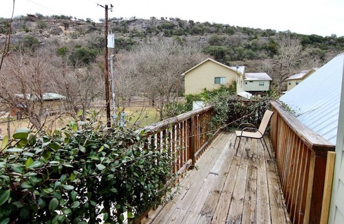 New Braunfels Apartment | Tiki Loft #3 | Guadalupe | River Road | Sleeps 4-6