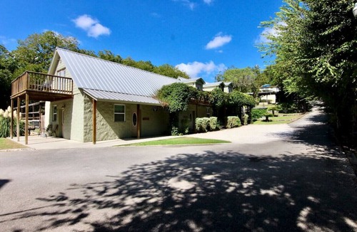 New Braunfels Apartment | Tiki Loft #3 | Guadalupe | River Road | Sleeps 4-6