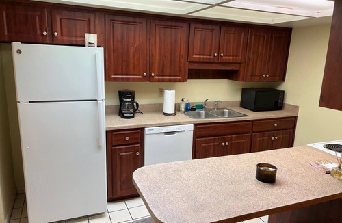 Nichols Condo | TimeOut 2! Spacious 2 bed/2bath condo, Sleeps 6, Pool!