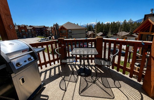 East Kootenay Apartment | Top Floor 2 Bedroom Copper Horn Condo