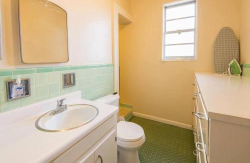 Anniston Apartment | Top floor Spacious Studio