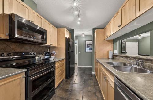 East Kootenay Apartment | Top Floor with Loft | Pool | Mountain Views (NEW LISTING!)