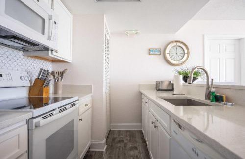 Key West House | Tortuga Suite at Sunrise Suites Resort - Heated Pool, Hot Tub & Free Parking