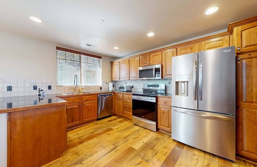 Kimball Junction Condo | Townhome with fireplace, patio, grill, updated kitchen, & W&D - great location