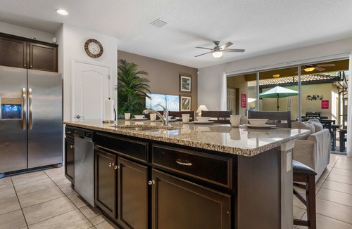 Four Corners House | Townhome With Private Pool, BBQ & Free Waterpark!