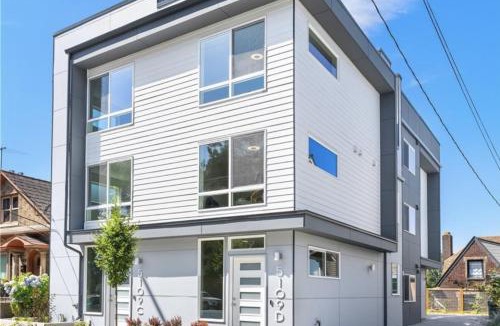 Phinney Ridge House | Townhome | Zoo | Rooftop views | Easy parking