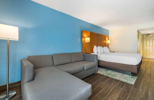 Seabreeze Park House | Tranquil Beachside Escape | Ideal for Unwinding & Exploring Nearby Attractions
