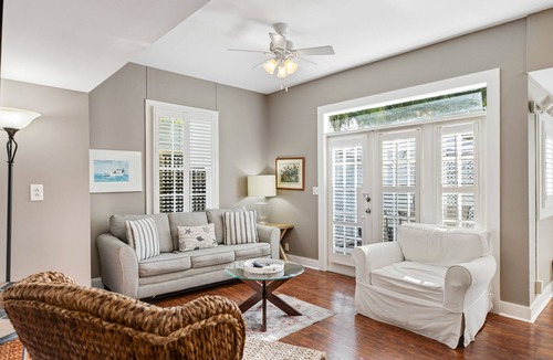 Old Town Cottage | Tranquil Dog-friendly Getaway with Shared Pool, WiFi, & AC - Snowbirds Welcome