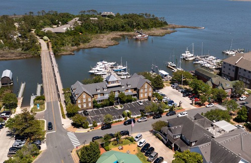 Historic Downtown Manteo Apartment | Tranquil House Inn - Downtown Waterfront Manteo - 1 Queen Premium Rm 13