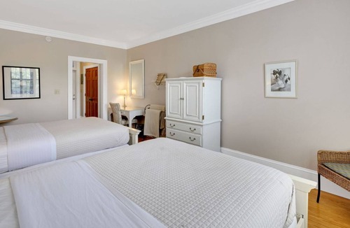 Historic Downtown Manteo Apartment | Tranquil House Inn - Downtown Waterfront Manteo - 2 Queens Handicap Access Rm 14