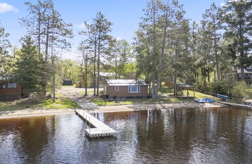Emily House | Tranquil Lakefront Retreat, Steps From the Water!