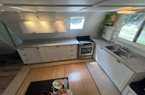 Selwyn Cottage | 🛶Tranquil Relax & Quiet Lakefront- An escape with all the amenities🎣