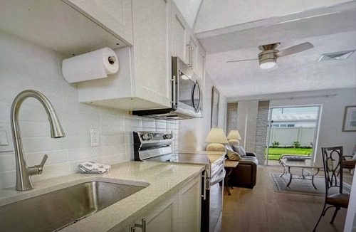 Siesta Key Villa | Tranquil villa with private beach, 2br/2ba 3 pools, complex on beach! Renovated