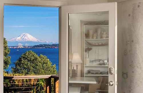 Briarcliff Cottage | Tranquil waterfront cottage on Seattle's Puget Sound